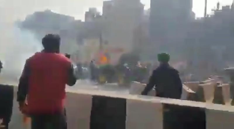 Farmers' 'peaceful' tractor rally turns violent in Delhi, police outnumbered