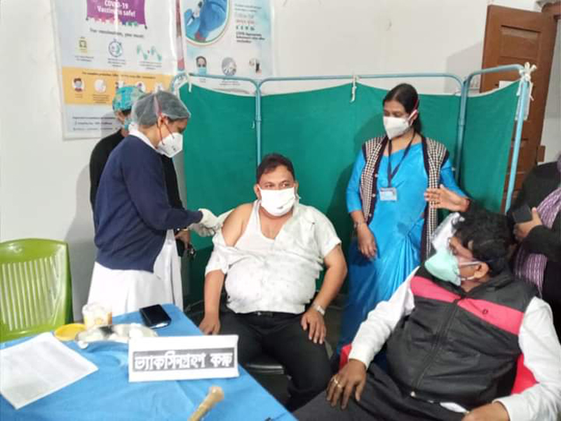 Bengal: Trinamool Congress men get Covid-19 vaccine shots meant for health workers