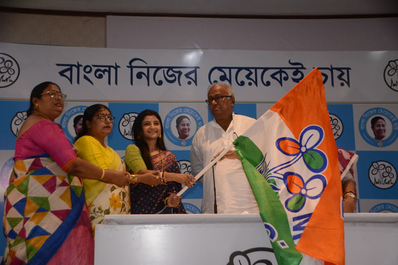Singer Aditi Munshi joins Trinamool Congress in poll-bound West Bengal