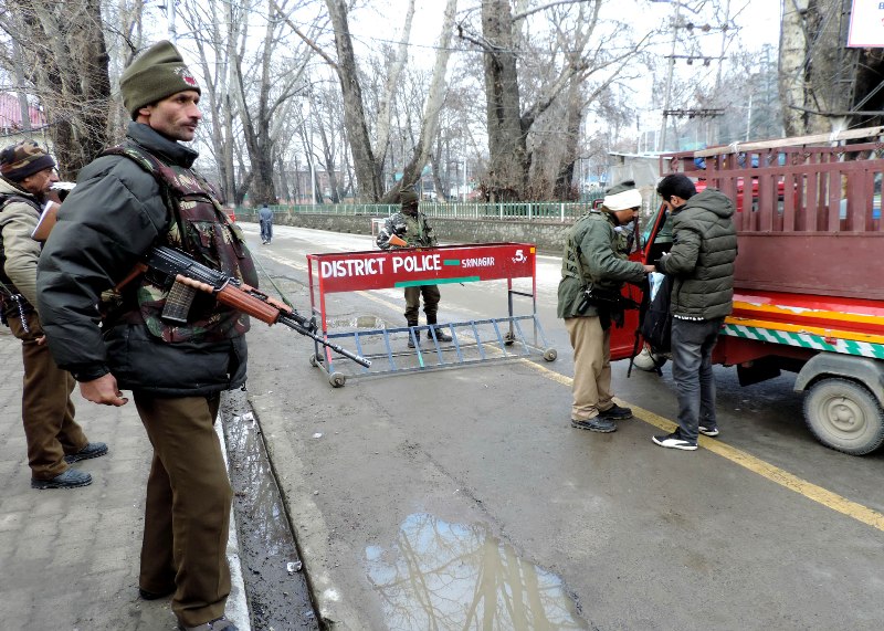 Jammu and Kashmir: CRPF jawans resort to aerial firing after stone pelting in Budgam