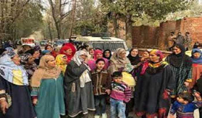 Farmers stage protest in Srinagar, seeking repeal of land transfer order to CRPF
