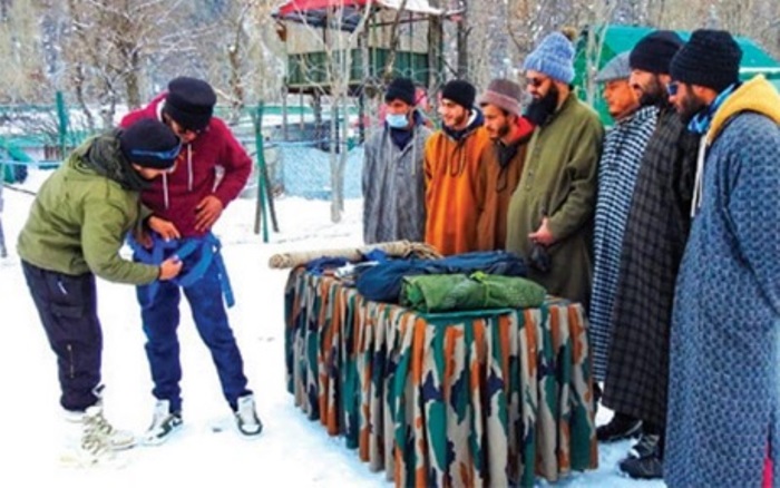 Kashmir: Indian Army trains avalanche-rescue cadre in Gurez