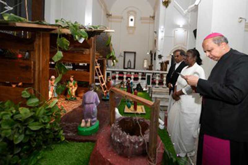 Droupadi Murmu visits Sacred Heart Cathedral on Christmas eve, offers prayers