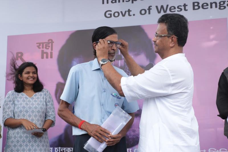 Kolkata Mayor Firhad Hakim launches vision correction camp for commercial driver