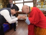 Kiren Rijiju, Mongolian President Ukhnaagiin Khürelsükh pay respects at holy Kapilavastu relics at Gandan Monastery