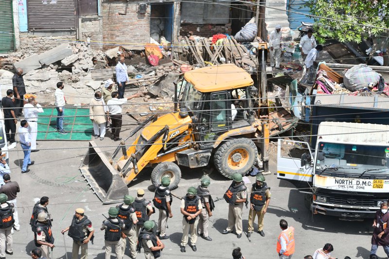 Bulldoze houses of BJP leaders who took bribes for 15 years: AAP on demolition