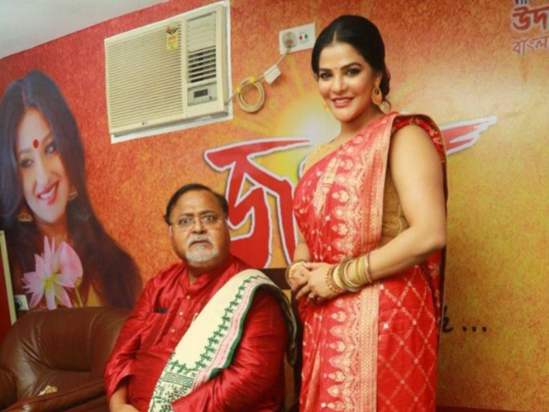 Image of Arpita Mukherjee, from whose flat ED claimed to have seized Rs 20 cr in cash, with Partha Chatterjee went viral soon after the raid