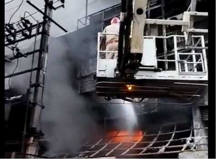 Delhi: Fire breaks out at a factory in Mangolpuri