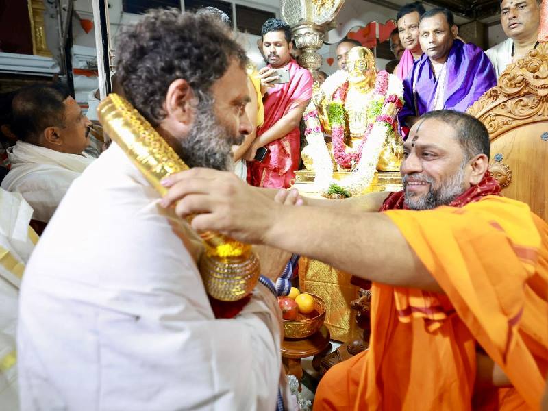 Rahul Gandhi offers prayers at famous Raghavendra temple in Andhra's Kurnool
