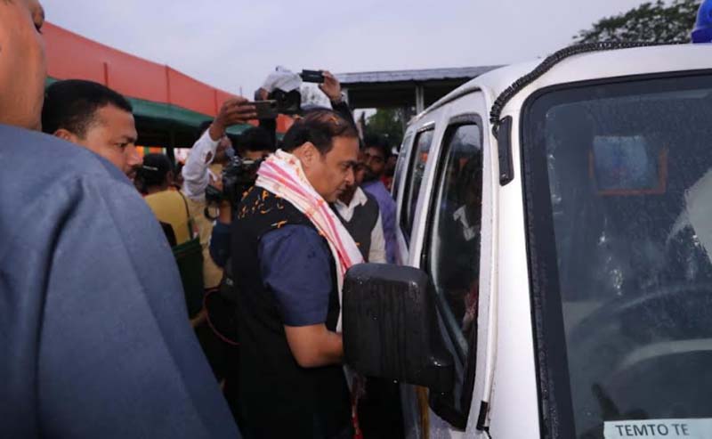 Assam CM distributes 26 ambulances for the tea gardens of Lahowal LAC