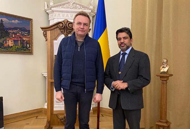 Indian envoy to Ukraine meets Lviv Mayor, Governor, discusses issue of evacuating students