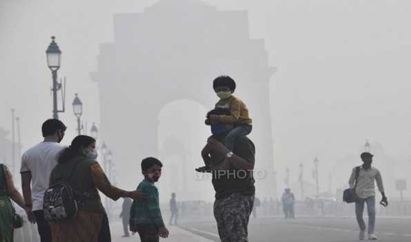 Delhi orders WFH for 50 percent govt staff, closure of primary schools in response to air pollution