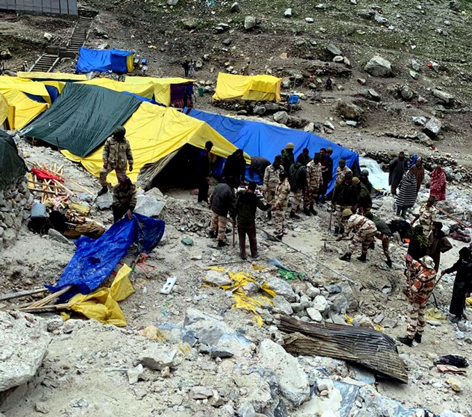 AMARNATH, JUL 9 (UNI):- Army personnel carry out the rescue operation at cloudburst affected areas near the Amarnath cave shrine on Saturday. 