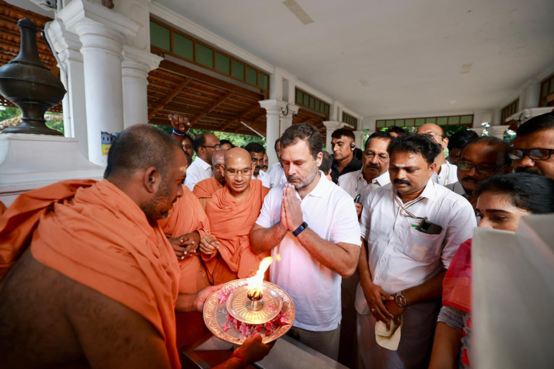 Congress' Bharat Jodo Yatra: Rahul Gandhi visits Sivagiri Mutt