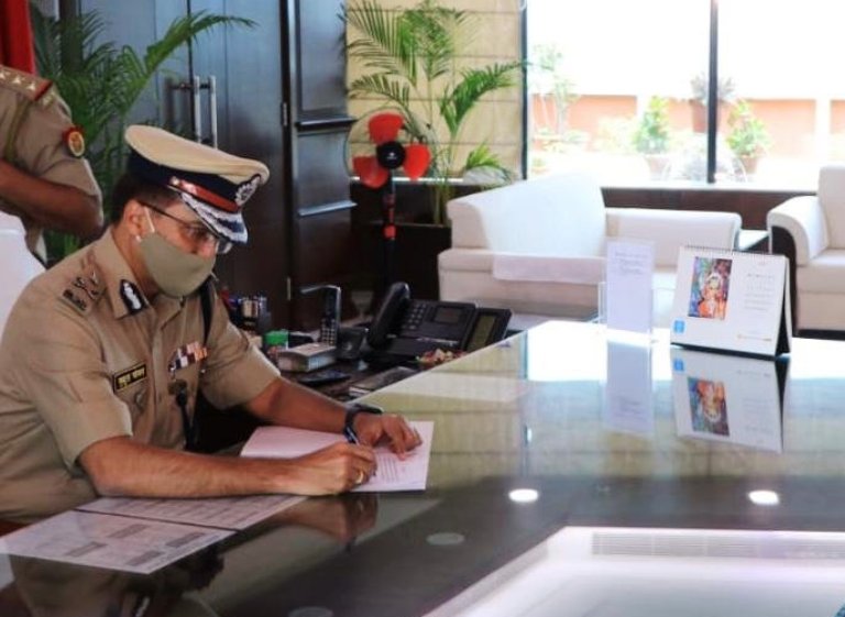 UP top cop removed for 'disobeying orders', says state government