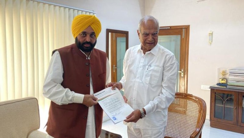 AAP leader and CM-designate Bhagwant Mann meets Punjab Governor Banwarilal Purohit, submits claim to form govt