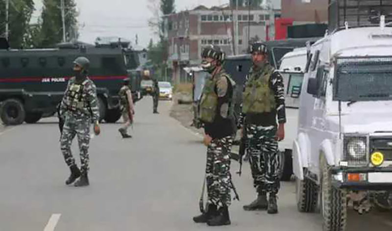 Jammu and Kashmir: One unidentified terrorist killed in Shopian gun battle