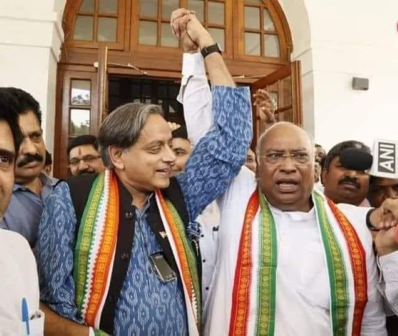 Shashi Tharoor with Mallikarjun harge after vote counting | Image Credit: Twitter/Shashi Tharoor