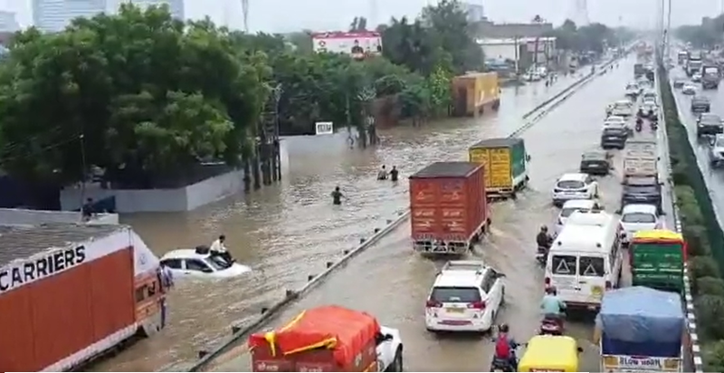 Delhi: Incessant rains cause traffics snarls, water logging; schools closed