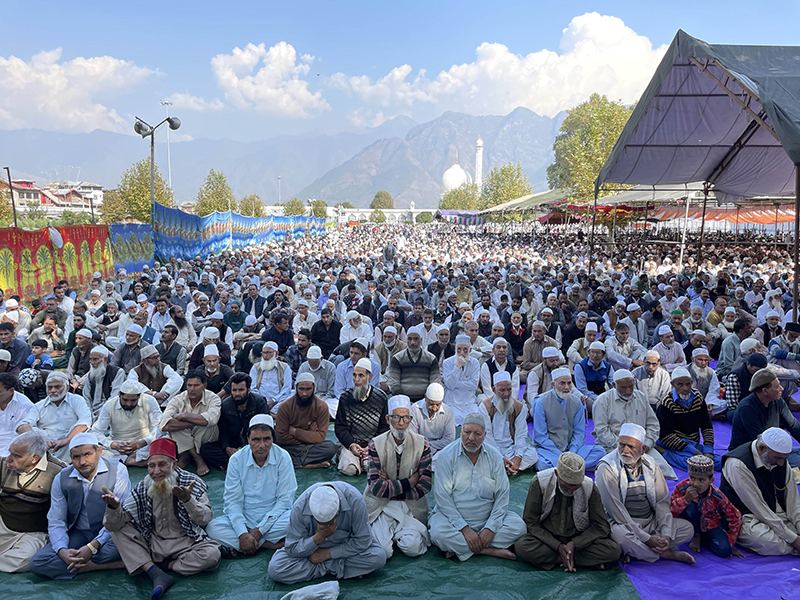 Jammu and Kashmir: Thousands of devotees observe Hazratbal for Eid