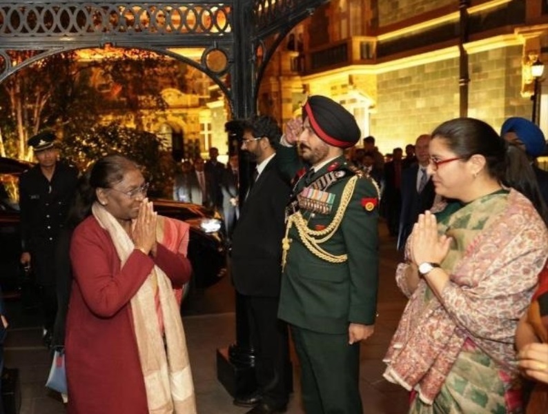 President Droupadi Murmu arrives in London to attend Queen's funeral