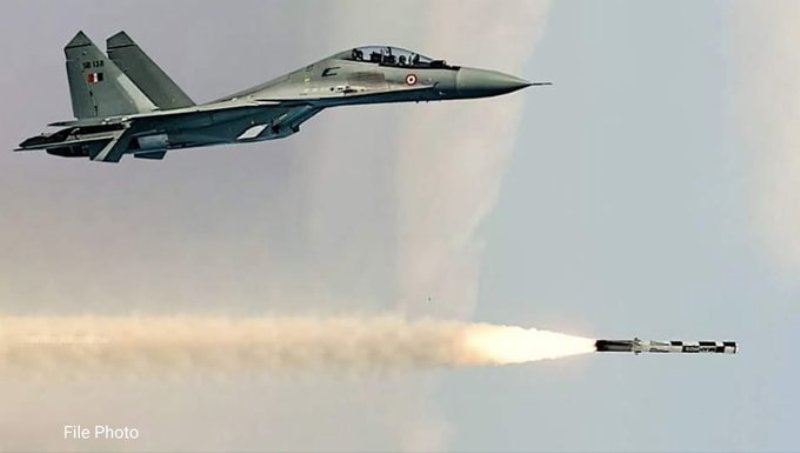 IAF test-fires BrahMos missile from Sukhoi fighter jet, achieves 'direct hit'