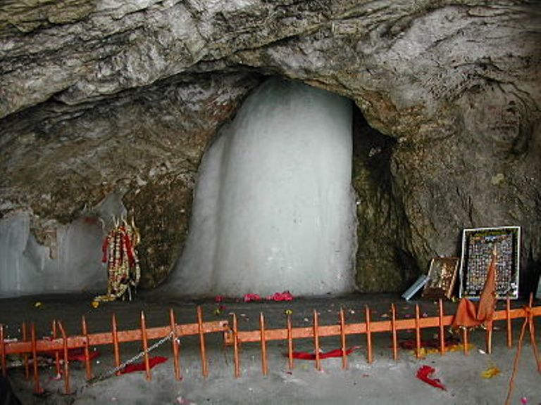 Centre announces helicopter service for pilgrims from Srinagar to Amarnath this year