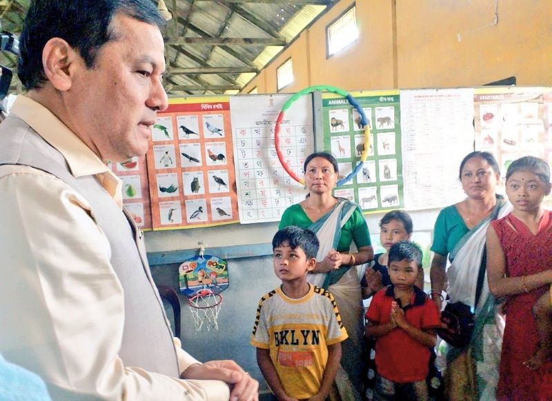 Sarbananda Sonowal visits flood relief camp in Assam