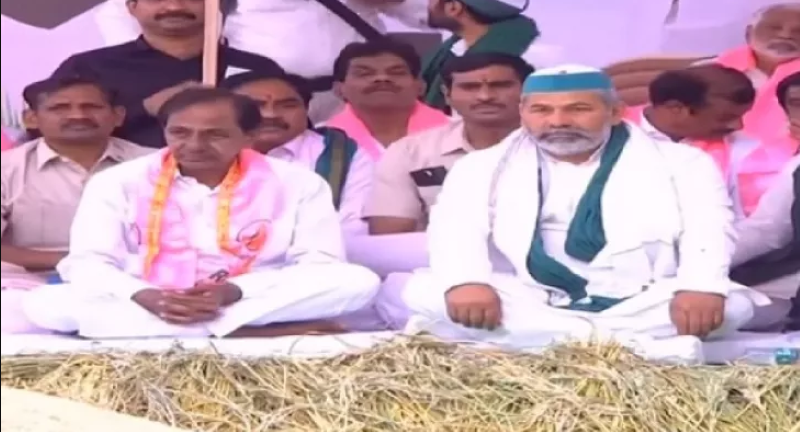 Farmer leader Rakesh Tikait joins KCR's Delhi stir against Center's paddy policy
