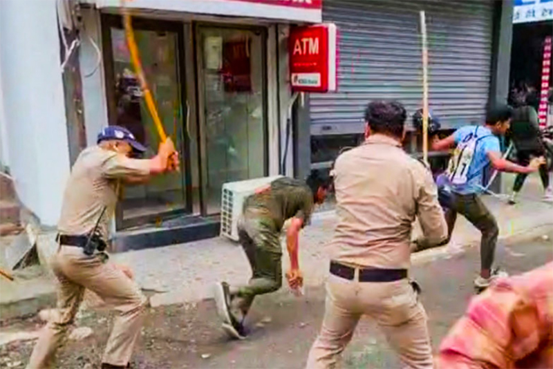 Police personnel chasing away protesters against the Agnipath scheme in Haldwani on Friday. UNI Photo
