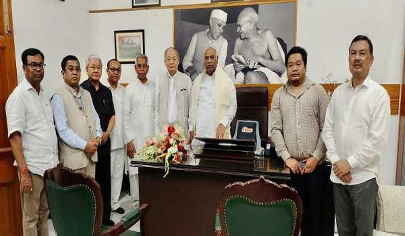 Manipur Congress delegation meets Congress chief Mallikarjun Kharge