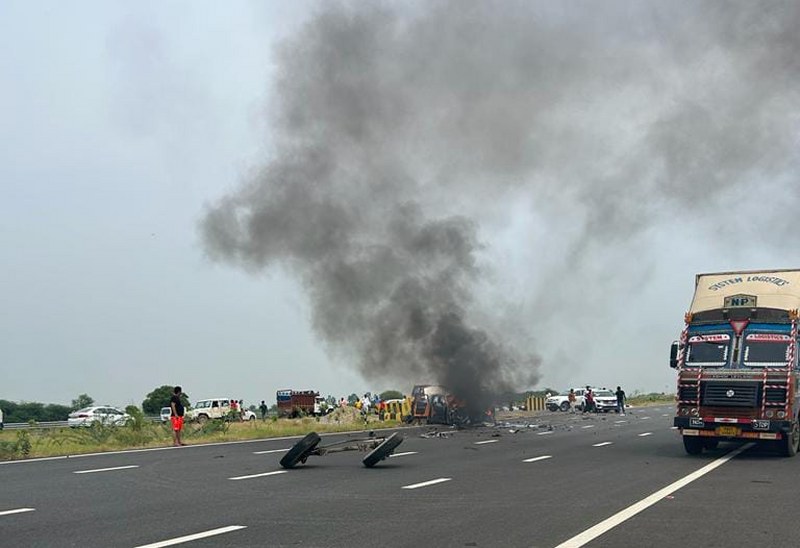Speeding Rolls Royce crashes into tanker on Delhi-Mumbai expressway; 2 killed
