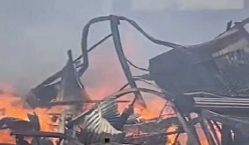 Major fire breaks out in Mumbai furniture godown
