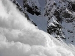 Amid inclement weather, authorities issues avalanche warning in 12 districts of Kashmir