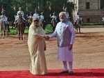 Sheikh Hasina presents mango to Narendra Modi, Droupadi Murmu