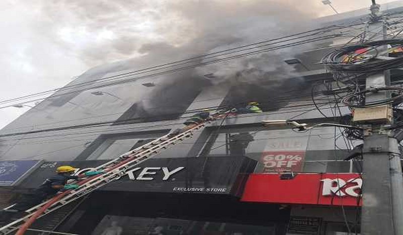 Hyderabad: Major fire breaks out in shopping complex, multiple shops affected