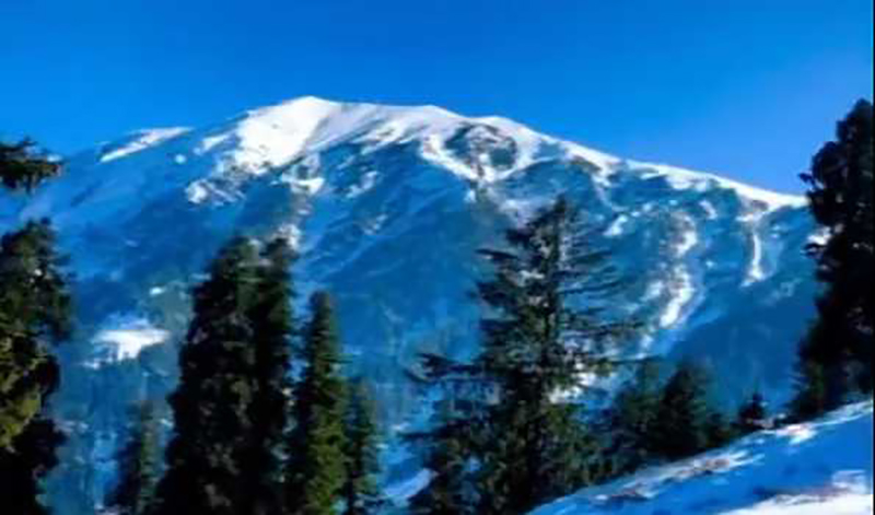 Srinagar, some other parts of Kashmir valley receives snow