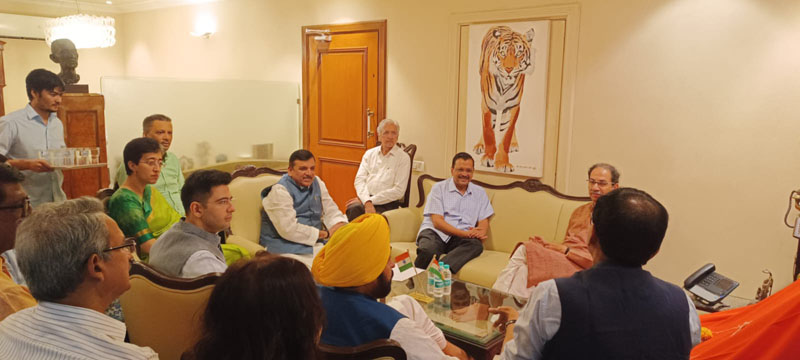 Delhi CM Arvind Kejriwal, Punjab CM meet Uddhav in Mumbai to seek support against Centre's ordinance