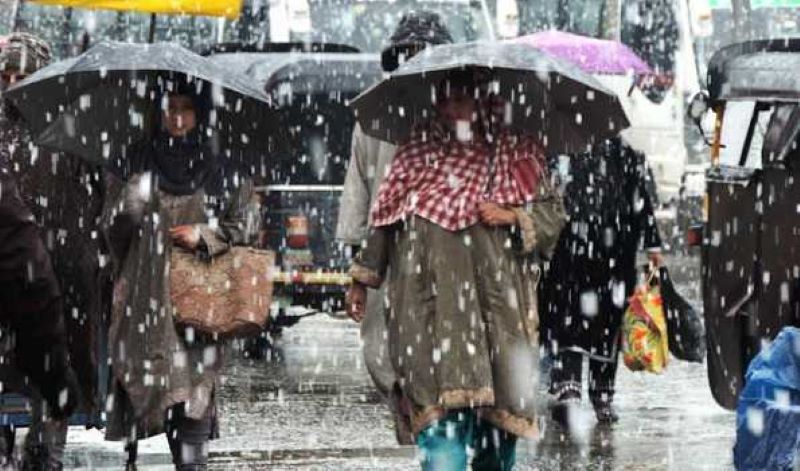Kashmir valley braces for snowfall amid below freezing minimum temp