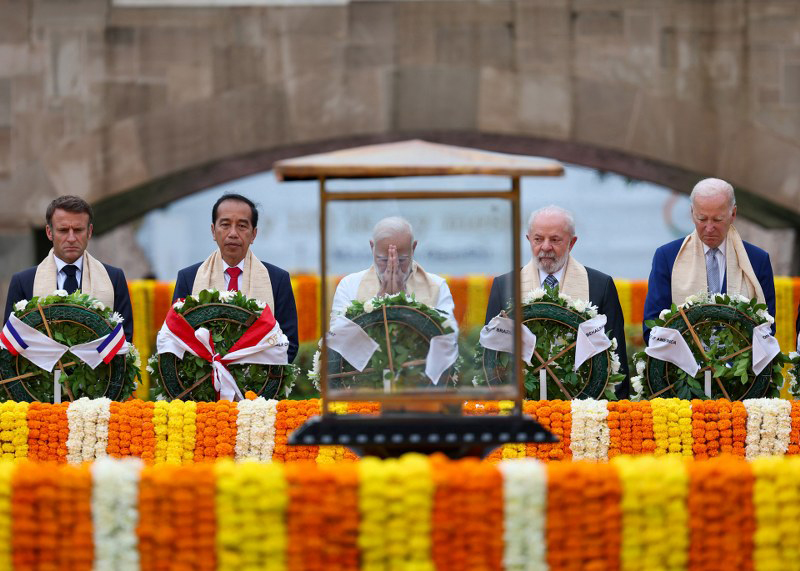 PM Modi with other G20 leaders at Rajghat