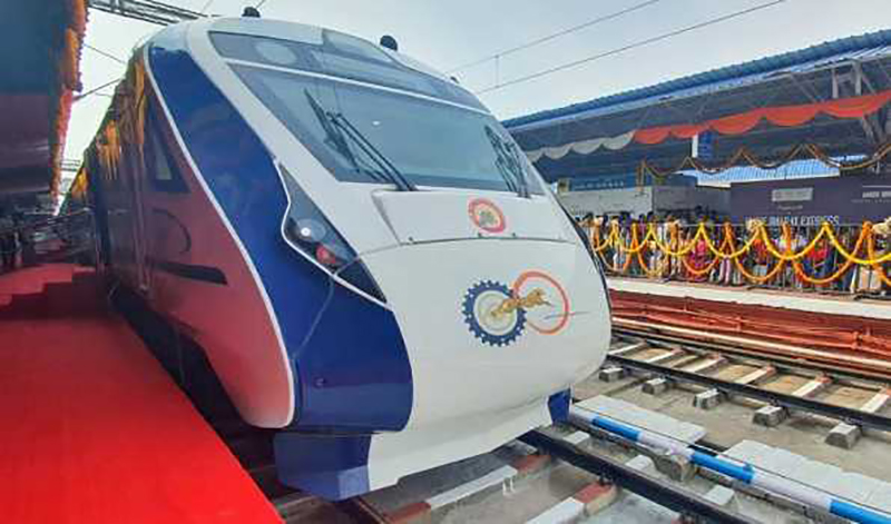 Kerala: Cases filed against Congress workers for pasting posters on Vande Bharat Express