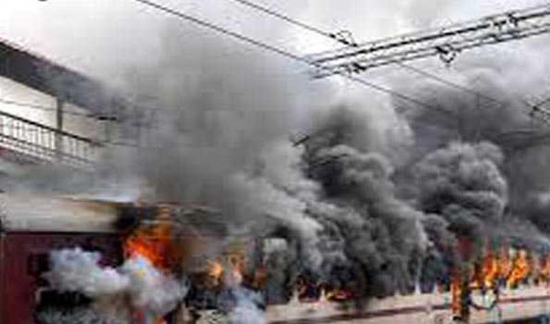 West Bengal: Radhikapur Express train engine catches fire at Farakka