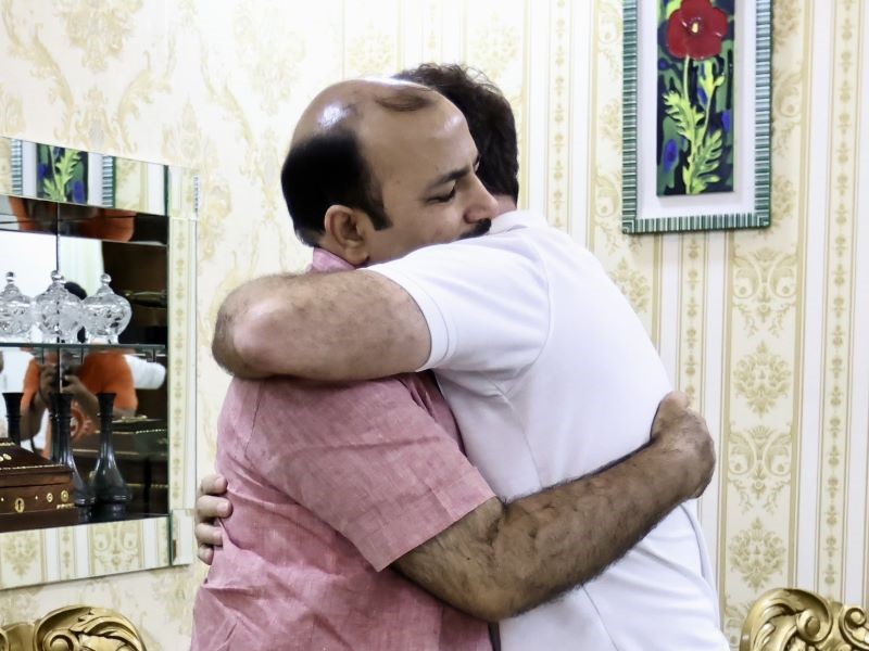 'Nafrat ke bazaar mein...': Rahul Gandhi hugs Danish Ali, MP humiliated with communal abuses in Parliament