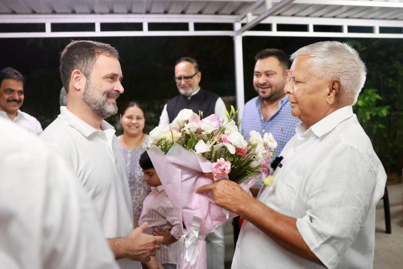 Rahul Gandhi meets Lalu Yadav over dinner; celebrates SC relief with hugs and champaran mutton