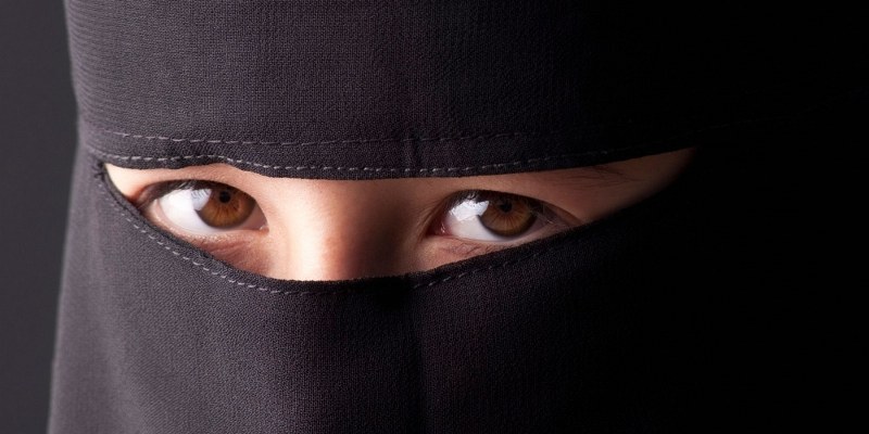Hindu College students protest over new dress code banning burqa on campus