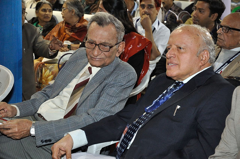 Swaminathan (right) with A. K. Sharma (left), considered as the father of Indian cytology, in 2013 at the 100th Indian Science Congress.