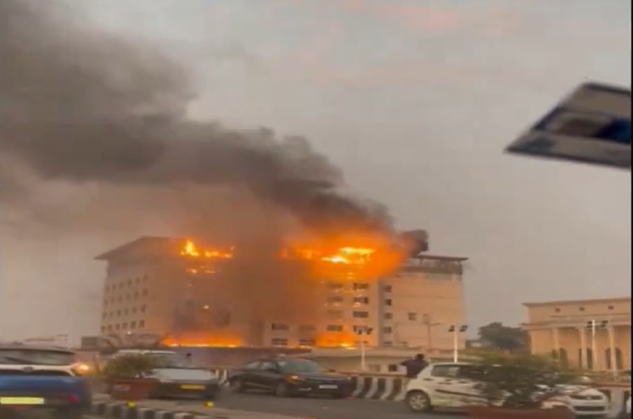 Firefighters extinguish massive blaze in Hyderabad hospital; avert major tragedy