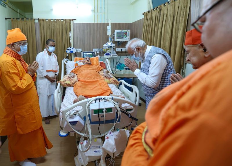 PM Modi arrives in Kolkata, visits Ramkrishna Math president in hospital