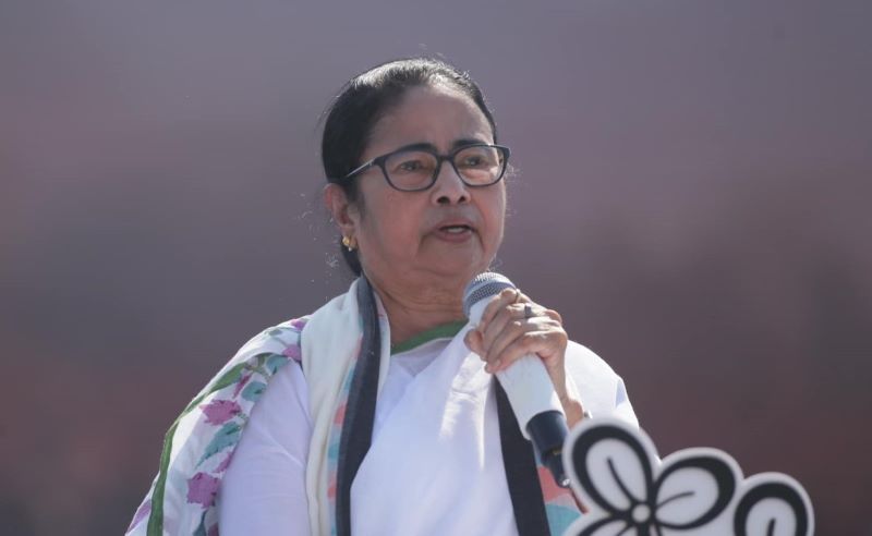 West Bengal CM Mamata Banerjee suffers 'major injury'