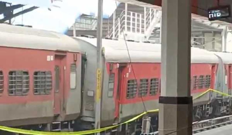 Charminar Express derails at Nampally railway station in Hyderabad